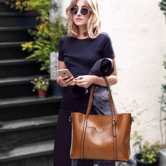 NWT Large Leather Shoulder Tote Bag - Picture 4 of 8